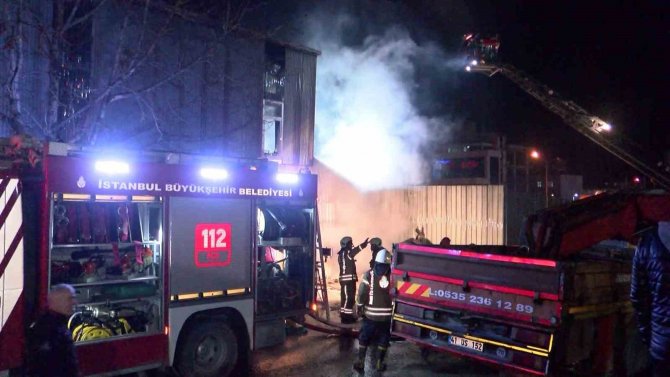 Pendik’te Korkutan Fabrika Yangını