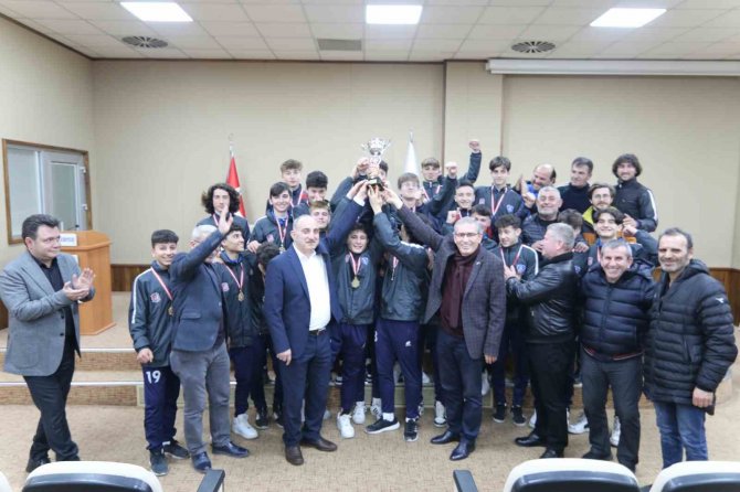 Şampiyon Takım Kupayı Başkan Fevzi Kılıç’tan Aldı