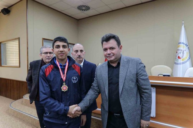 Şampiyon Takım Kupayı Başkan Fevzi Kılıç’tan Aldı