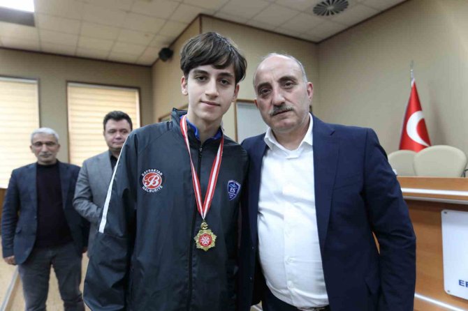 Şampiyon Takım Kupayı Başkan Fevzi Kılıç’tan Aldı