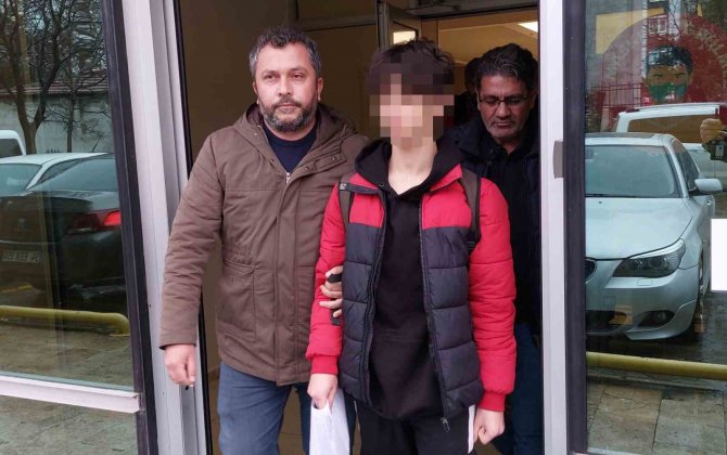 Kanser Hastası Annesini Darp Eden Ağabeyini Öldüren Lise Öğrencisi Tutuklandı