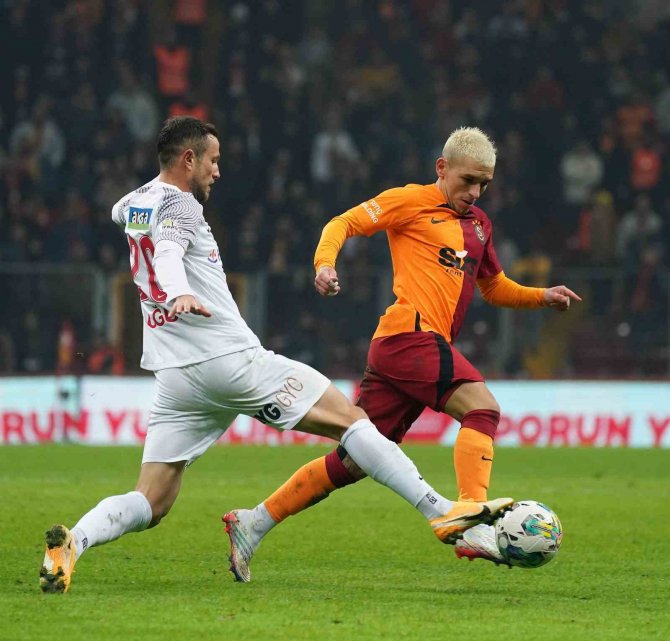 Spor Toto Süper Lig: Galatasararay: 3 - Ümraniyespor: 2 (Maç Sonucu)
