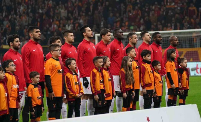 Spor Toto Süper Lig: Galatasaray: 0 - Ümraniyespor: 1 (Maç Devam Ediyor)