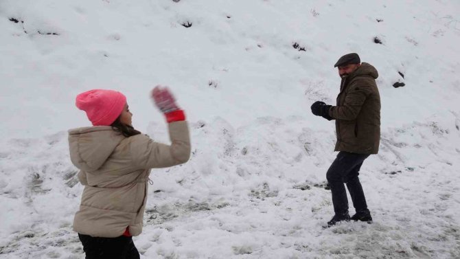 Yolda Kalmaları Kar Özlemini Gidermelerine Engel Olmadı