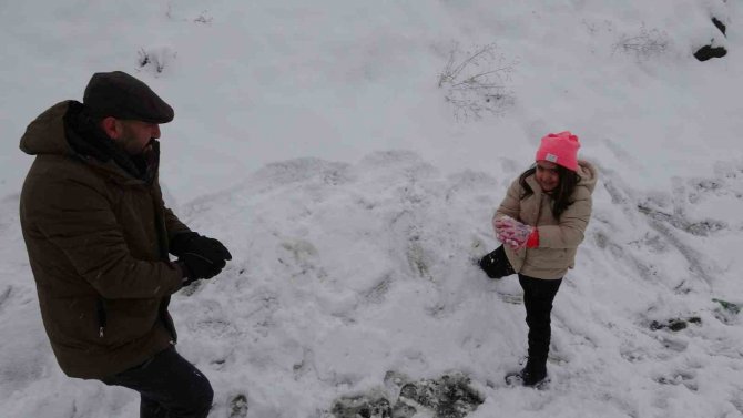 Yolda Kalmaları Kar Özlemini Gidermelerine Engel Olmadı