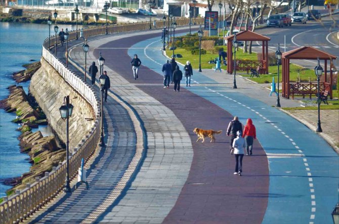 Doğuda Kış, Batıda Yaz Havası