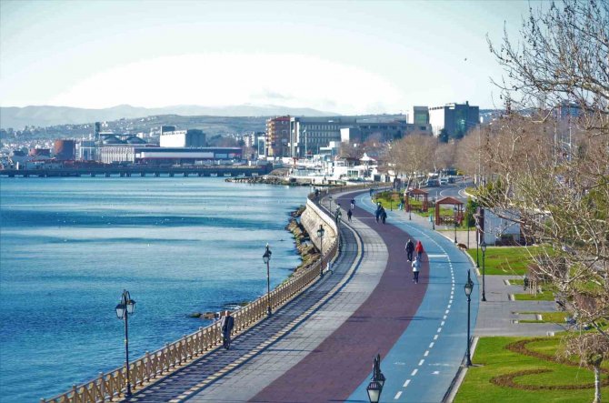 Doğuda Kış, Batıda Yaz Havası