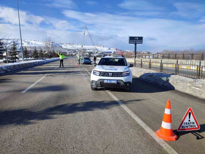 Van’da 685 Sürücüye Ceza Tutanağı Tutuldu