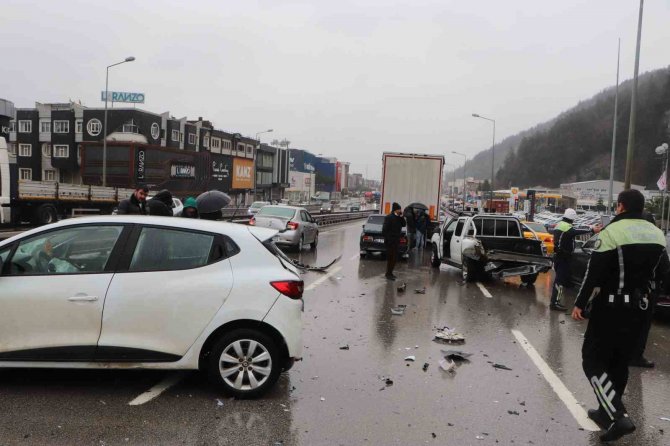 Samsun’da 8 Araçlı Trafik Kazaları: 1 Yaralı