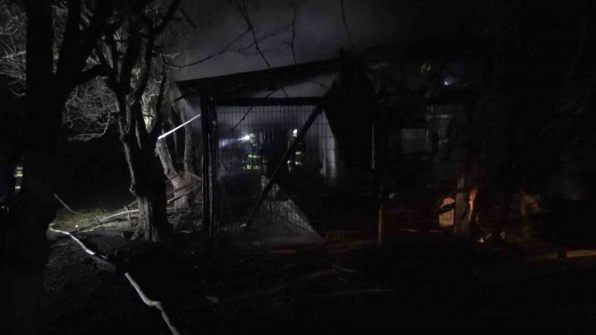 Yalova’da Tek Katlı Müstakil Ev Küle Döndü