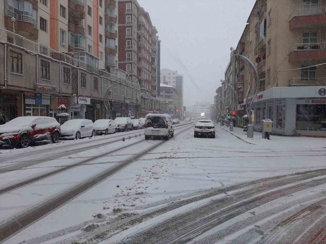 Sorgun’a Yılın İlk Karı Düştü