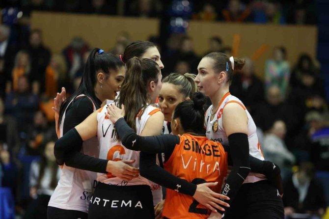 Eczacıbaşı Dynavit, Romanya’dan Galibiyetle Dönüyor