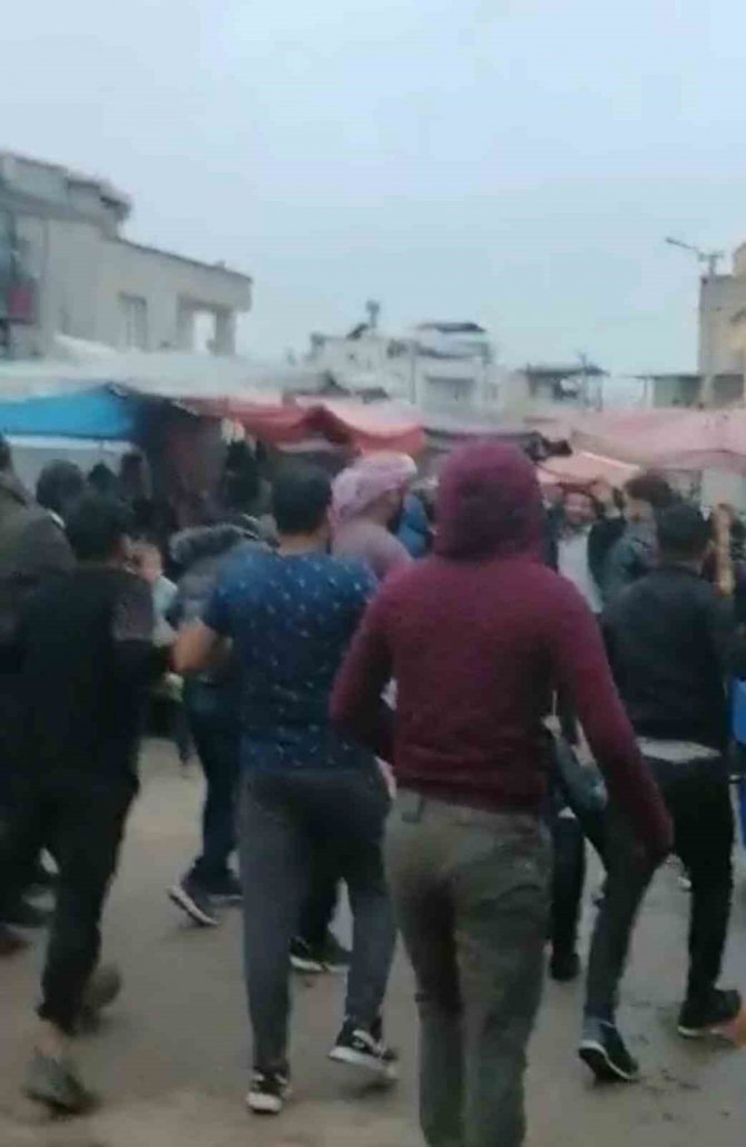 Adana’da Pazarda Taşlı Sopalı Kavga