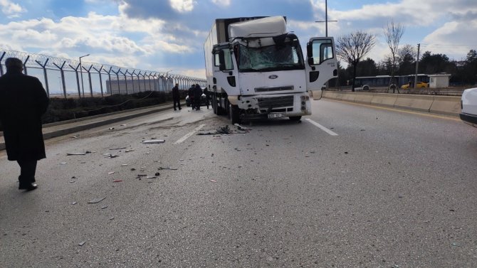 Ankara’da Kamyon İle Minibüs Çarpıştı: 7 Yaralı