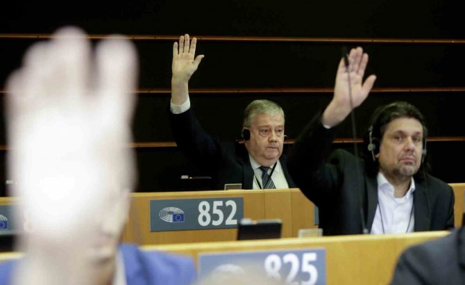 Ap, Tarabella Ve Cozzolino’nun Dokunulmazlıklarını Kaldırdı