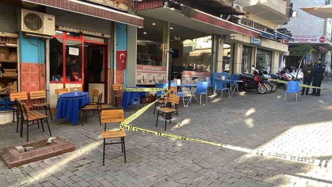 Karnından Bıçaklanan Esnaf Yaralandı