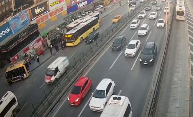 Bahçelievler’de 1 Kişinin Öldüğü 5 Kişinin Yaralandığı İ̇ett Otobüsü Kazası Kamerada