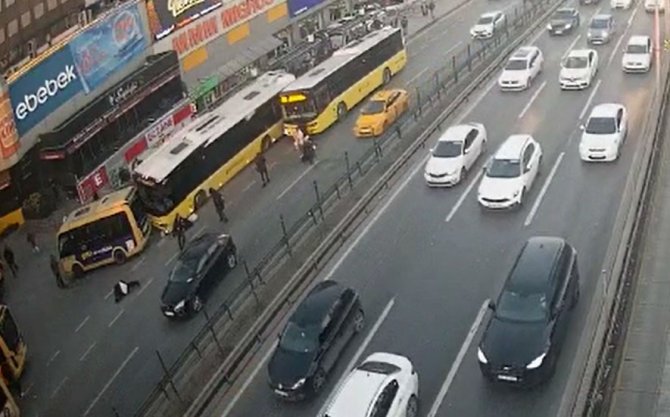 Bahçelievler’de 1 Kişinin Öldüğü 5 Kişinin Yaralandığı İ̇ett Otobüsü Kazası Kamerada