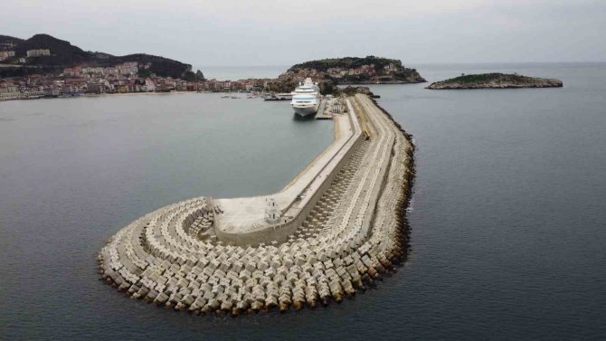Amasra’da Mendirek İnşasında Sona Yaklaşıldı
