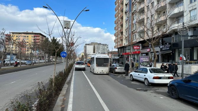 Minibüs Kapısından Sarkan Vatandaşlar Canlarını Hiçe Sayarak Yolculuk Etti