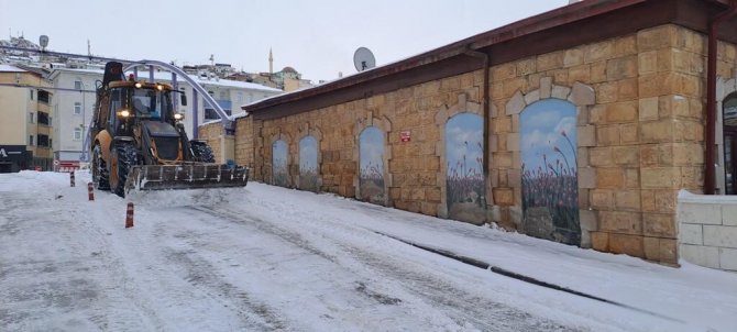 Bayburt Belediyesinin Yoğun Kar Mesaisi Devam Ediyor