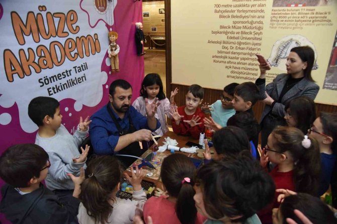 Bilecik’te Çocuklar Yarıyıl Tatilinde Kukla Yaparak Eğlendi