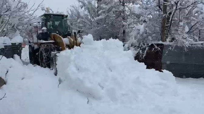 Bingöl Belediyesinin Karla Mücadelesi Sürüyor