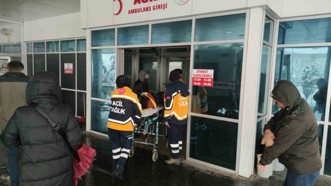 Bingöl’de Yolcu Otobüsü Devrildi: 12 Yaralı
