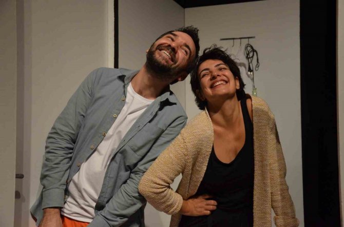 Bozüyük Belediye Tiyatrosu’nun “Ayrılık” Adlı Oyunu Güldürmeye Devam Ediyor