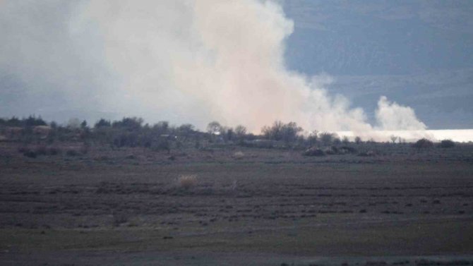 Burdur Gölü Kenarındaki Sazlık Alanda Aynı Anda 3 Yangın