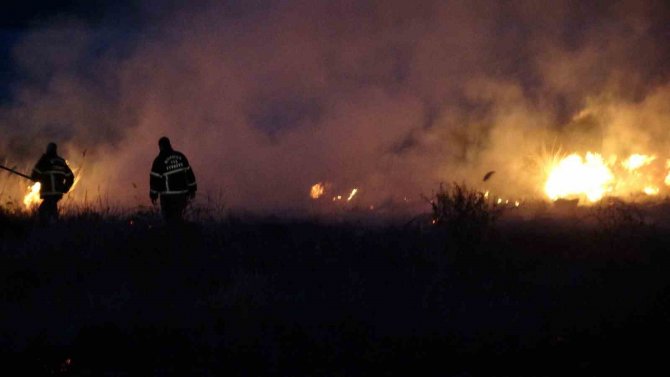 Burdur Gölü Kenarındaki Sazlık Alanda Aynı Anda 3 Yangın