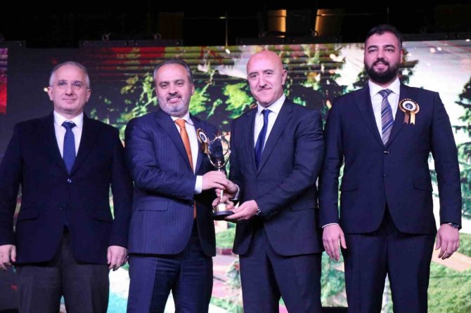 Bursa Büyükşehir Ödüle Doymuyor