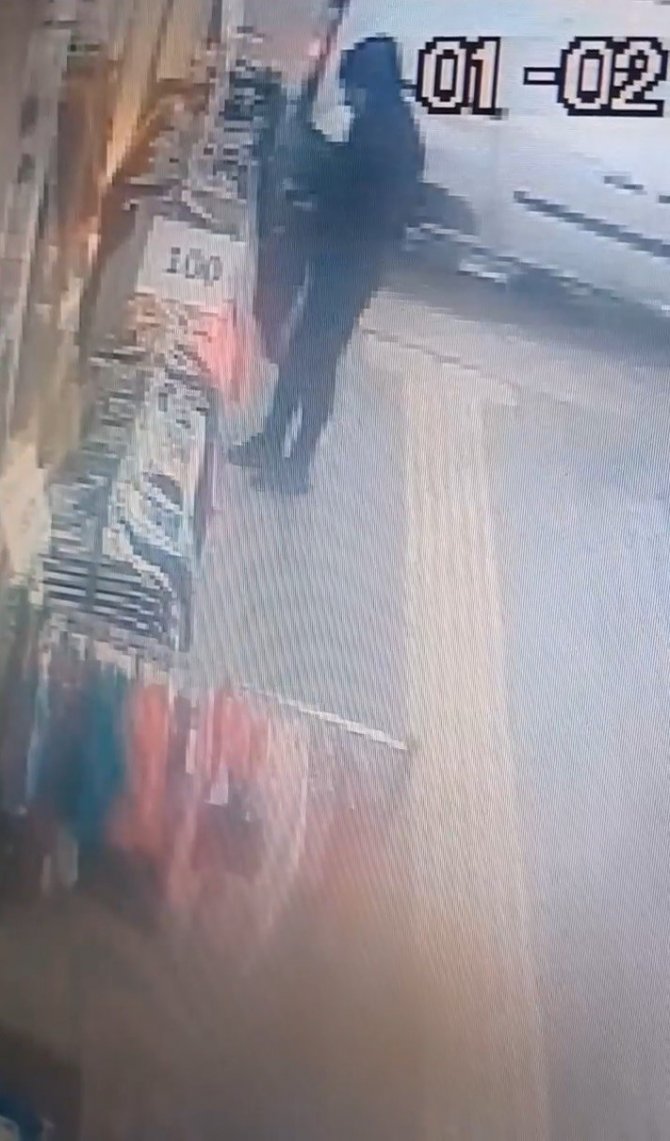 Bursa’da Pes Dedirten Hırsızlık...eşofman Çalarak Kayıplara Karıştı