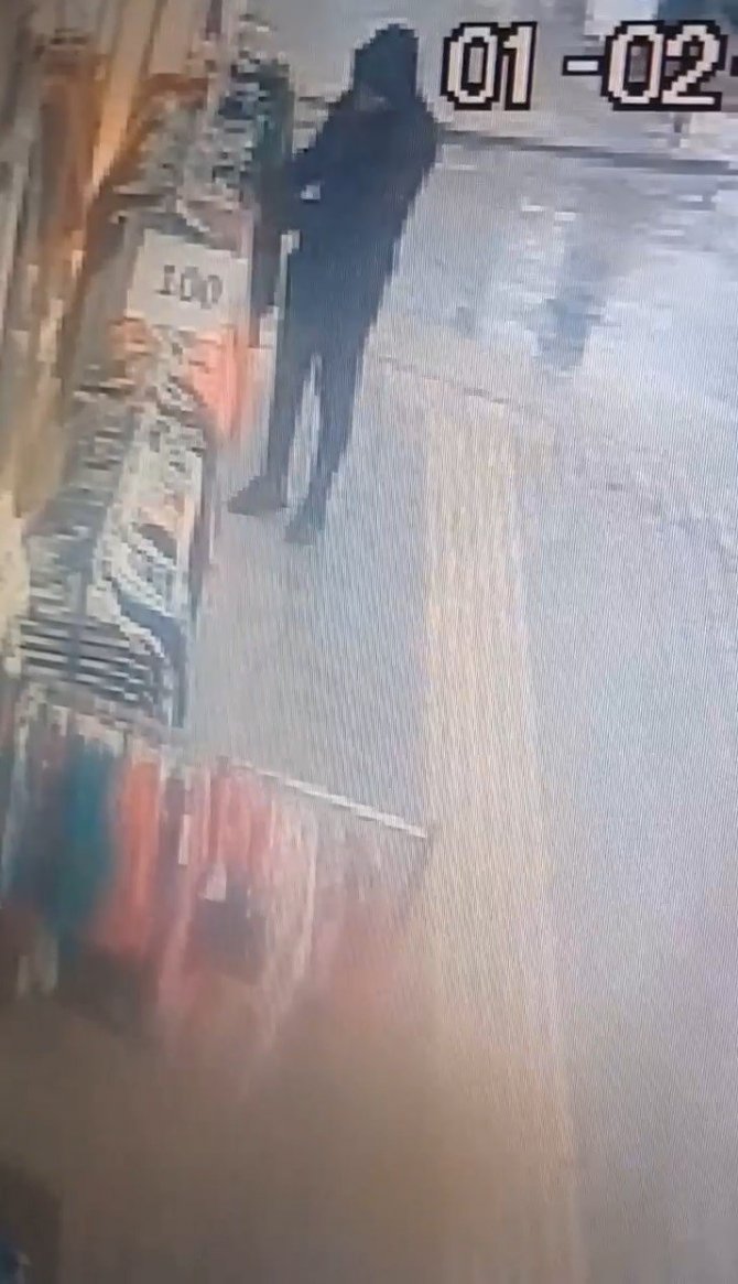Bursa’da Pes Dedirten Hırsızlık...eşofman Çalarak Kayıplara Karıştı