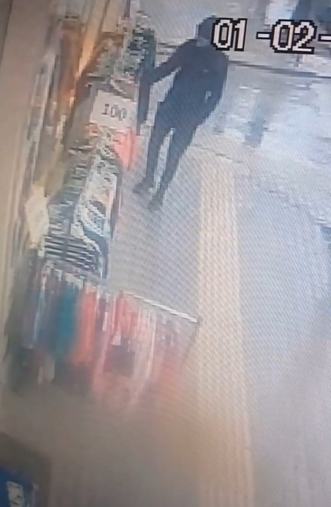 Bursa’da Pes Dedirten Hırsızlık...eşofman Çalarak Kayıplara Karıştı