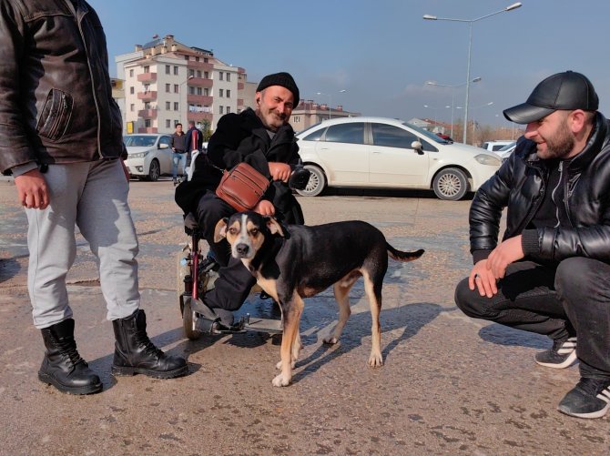 Yok Böyle Dostluk...tedavi Gören Engelli Sahibini Saatlerce Kapıda Bekliyor