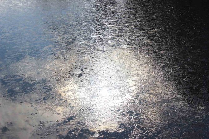 Porsuk Çayı Yüzeyi Buz Tutmaya Başladı