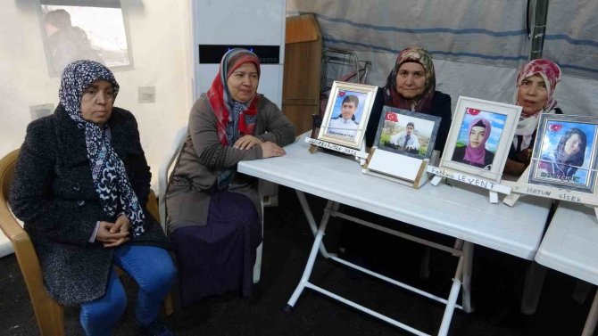 Evlat Nöbetindeki Anne Kızına Seslendi: "Ölmeden Seni Görmek, Allı Duvaklı Gelin Etmek İstiyorum"