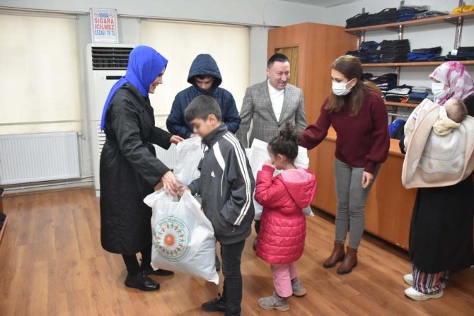 Bağlar Belediyesi 1 Ayda 203 Çocuğa Giysi Desteğinde Bulundu