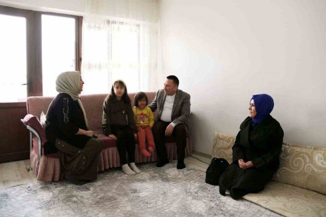 Bağlar Belediyesi 1 Ayda 203 Çocuğa Giysi Desteğinde Bulundu