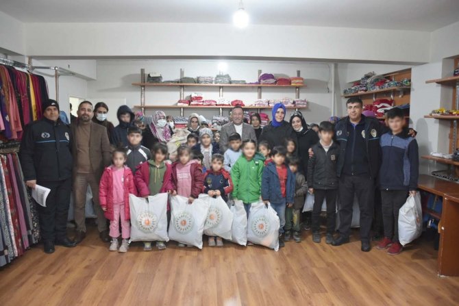 Bağlar Belediyesi 1 Ayda 203 Çocuğa Giysi Desteğinde Bulundu