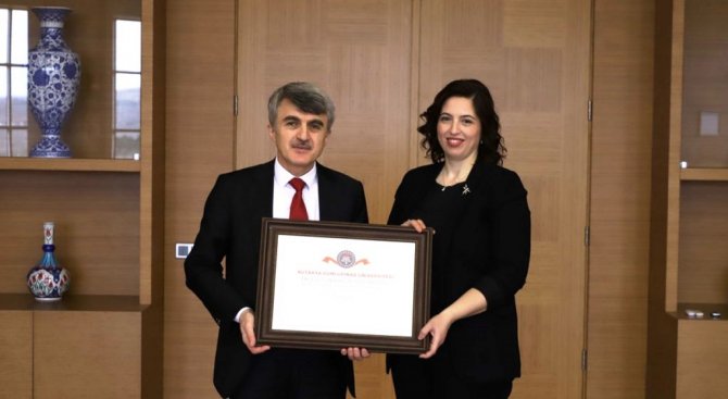 Dpü Engelsiz Öğrenci Birimine Geçen Yıl Kazandığı Belge Ve Bayraklar Teslim Edildi