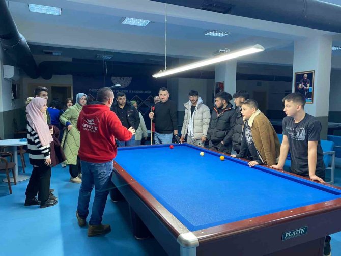 Gençler Bahçeşehir Gençlik Merkezini İnceledi
