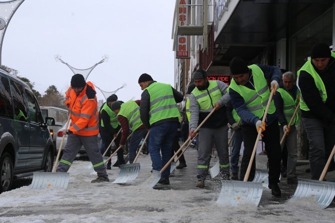 Erzincan’da Kar Küreme Çalışmaları