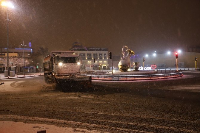 Erzincan’da Kar Küreme Çalışmaları