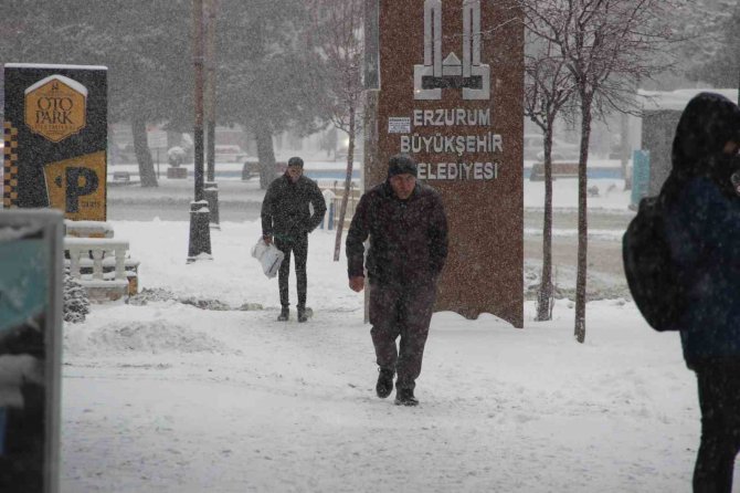 Beklenen Kar Kenti Beyaza Bürüdü, Kartpostallık Görüntüler Oluştu
