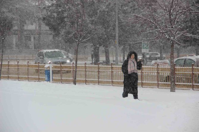 Beklenen Kar Kenti Beyaza Bürüdü, Kartpostallık Görüntüler Oluştu