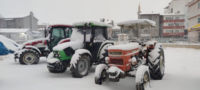 Aşkale’de Kar Yağışı Etkili Oluyor