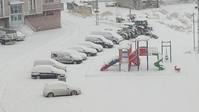 Aşkale’de Kar Yağışı Etkili Oluyor