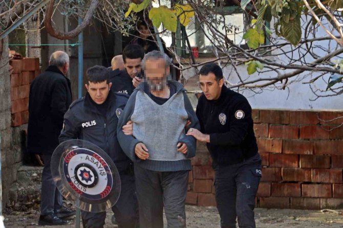 Kendini Odaya Kilitledi, Dışarı Çıkmak İçin Muhtardan "Seçim Sandığı" İstedi